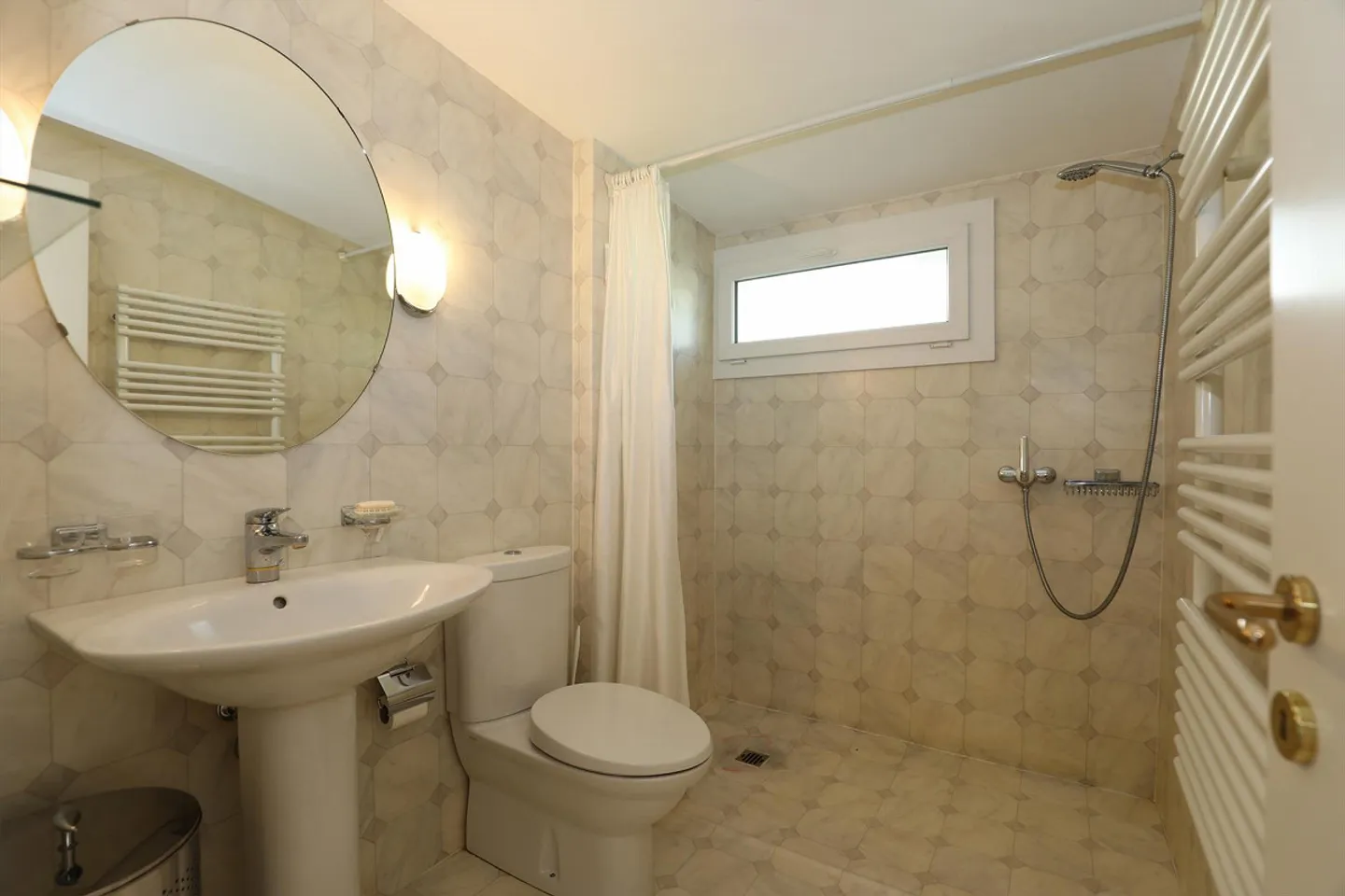 Bella casa vacanze in una posizione soleggiata a Brione s. Minusio - Foto 15 di 18