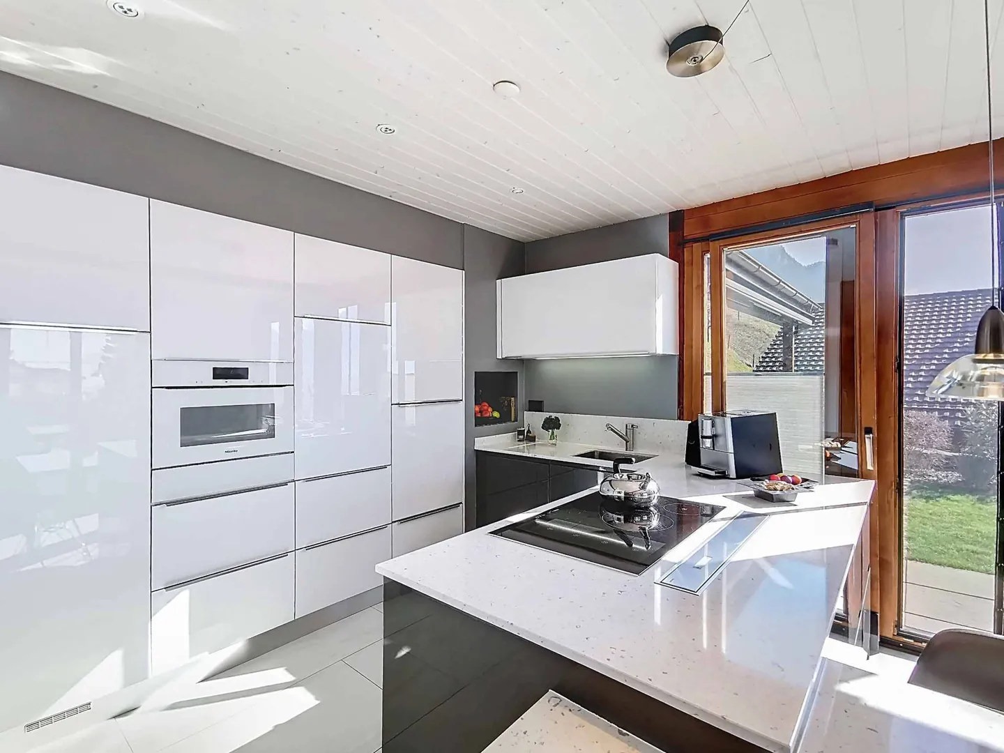 Schöne individuelle Villa mit schöner Aussicht auf den See - Foto 5 von 12