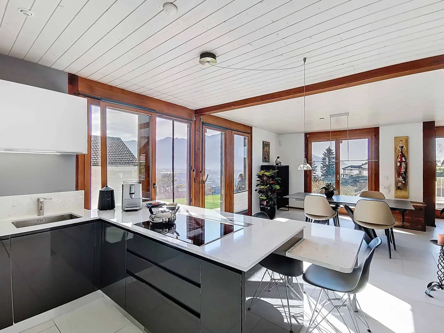 Schöne individuelle Villa mit schöner Aussicht auf den See - Foto 6 von 12