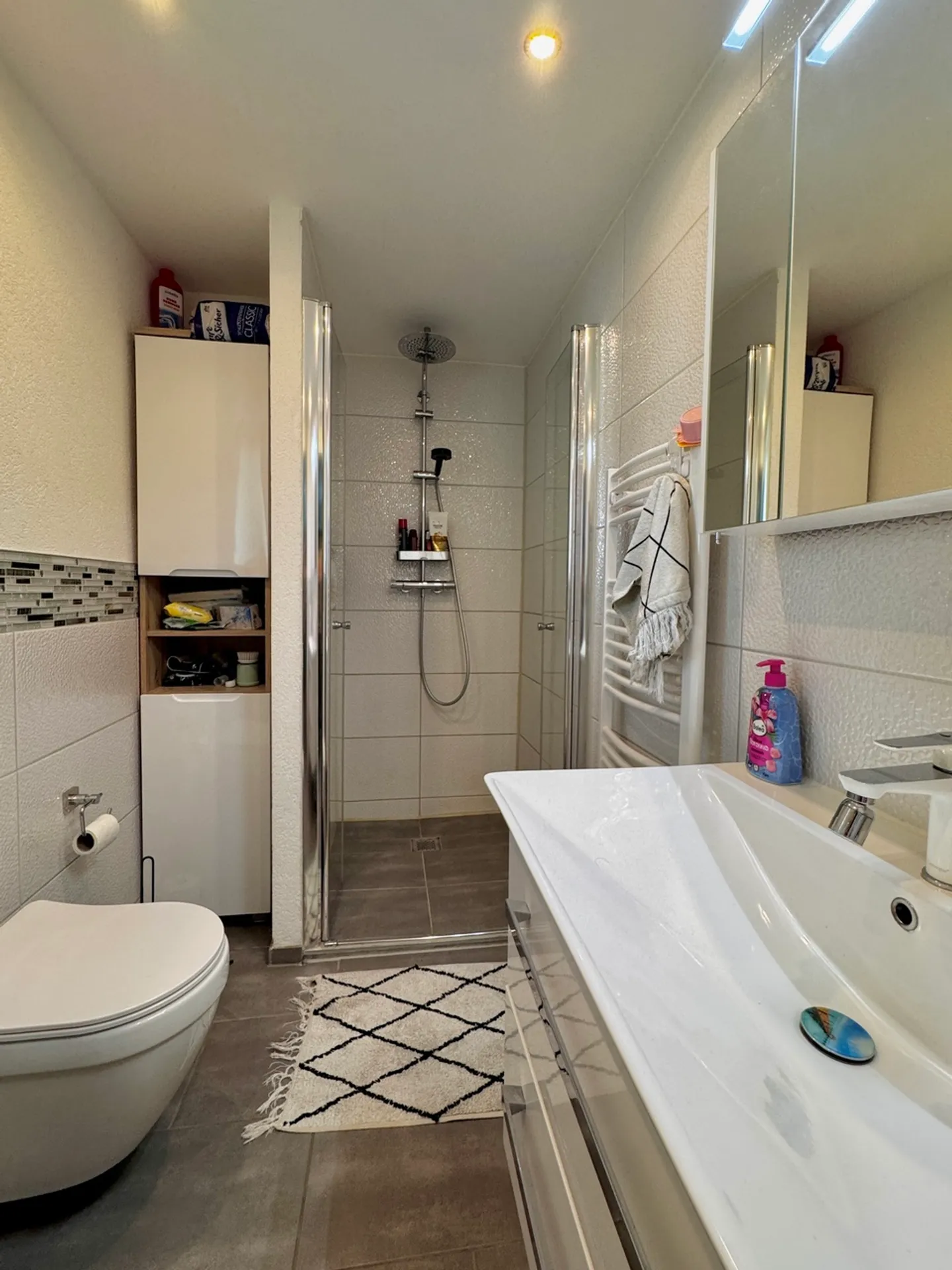 Stylish 3.5-room apartment with its own garage box - Photo 7 of 10