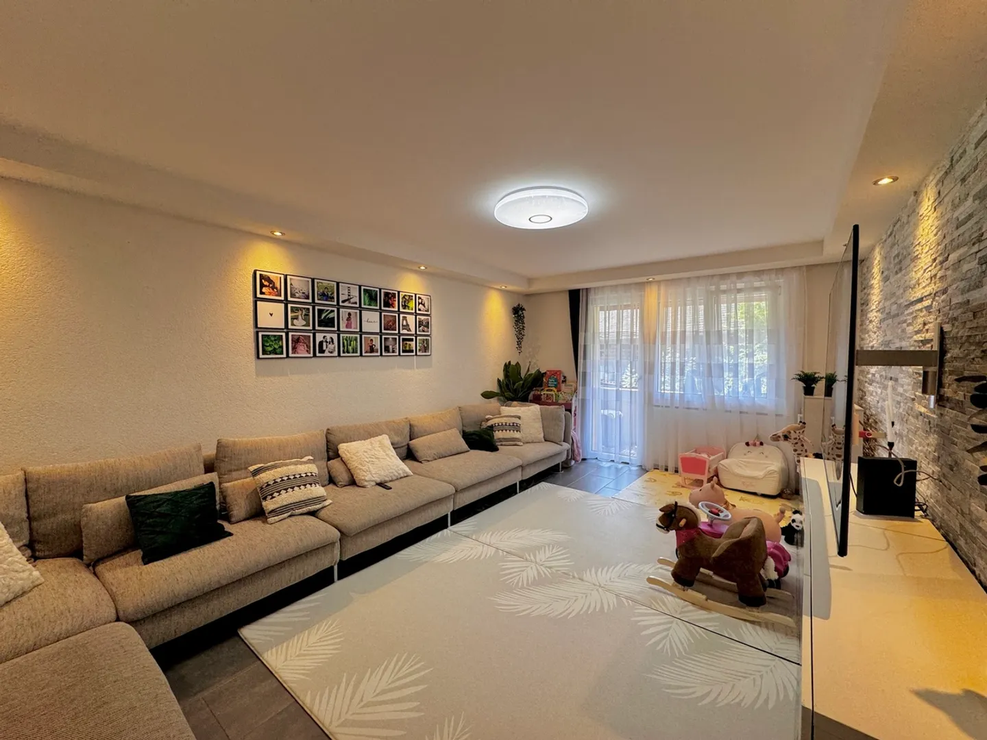 Stylish 3.5-room apartment with its own garage box - Photo 3 of 10