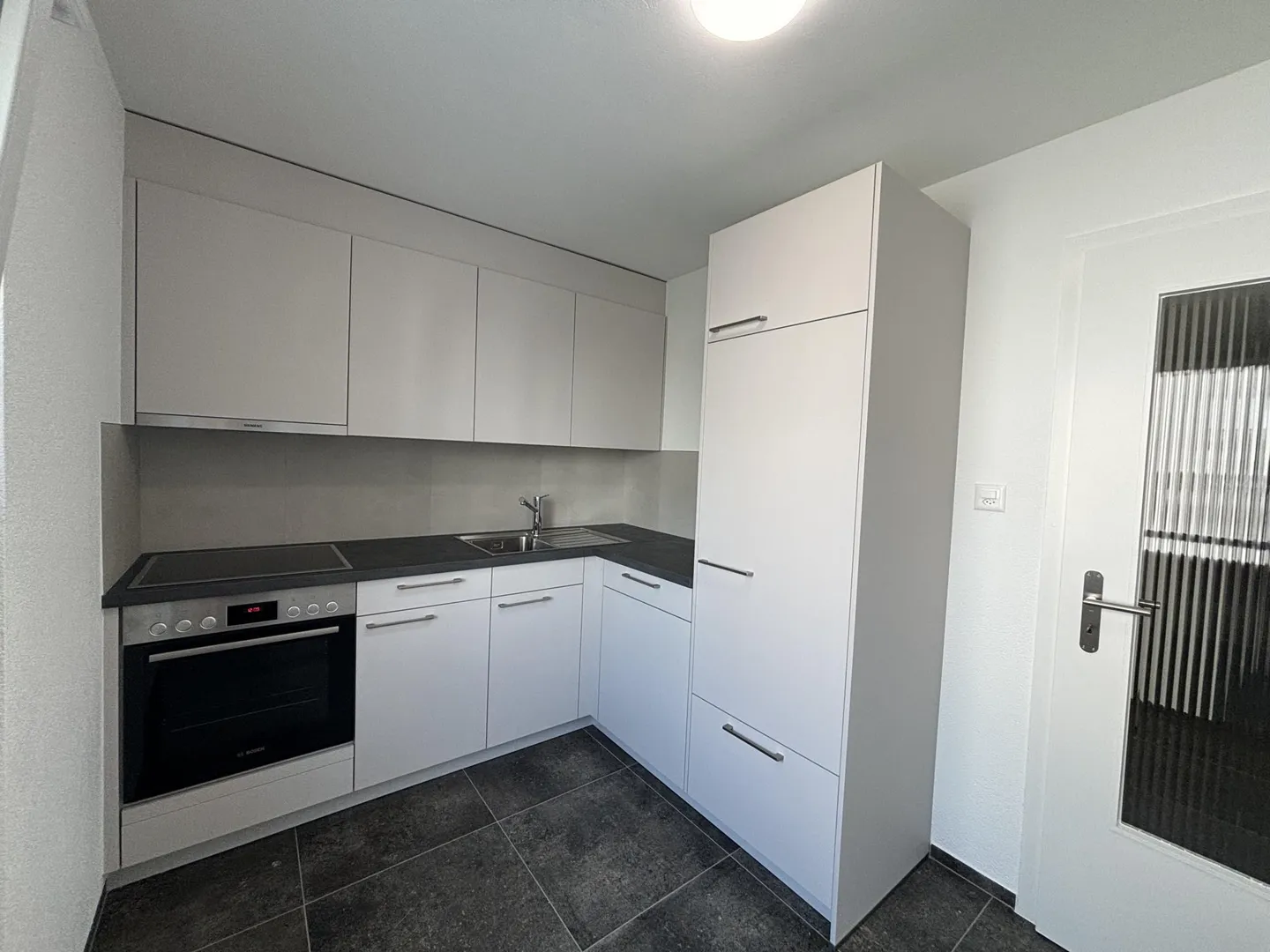 2161 - Appartement 4 pièces entièrement rénové - Peseux - Photo 2 sur 8