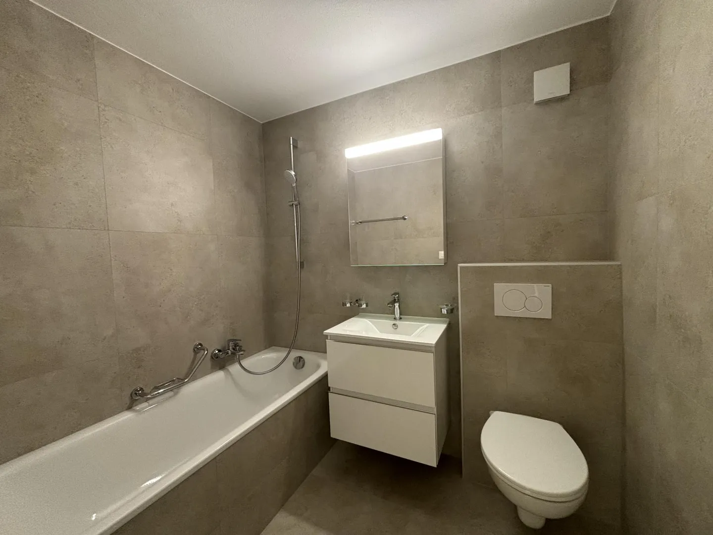 2161 - Appartement 4 pièces entièrement rénové - Peseux - Photo 5 sur 8