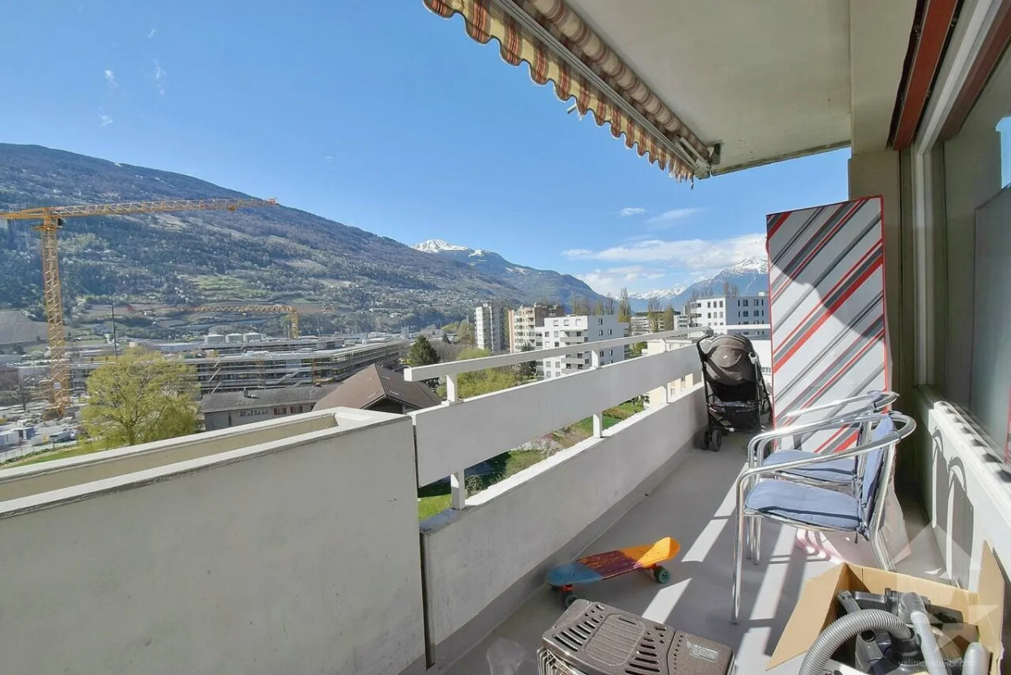 4.5 rooms with a magnificent view and 1 indoor parking space - Photo 4 of 8