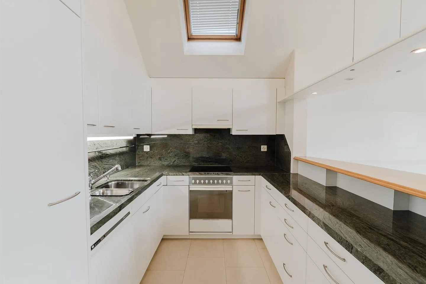 Spacious Penthouse with Exceptional Privacy - Photo 5 of 10