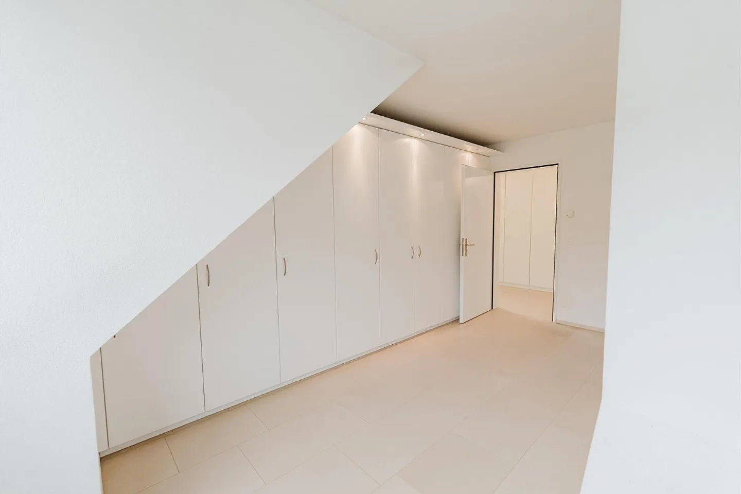 Spacious Penthouse with Exceptional Privacy - Photo 8 of 10