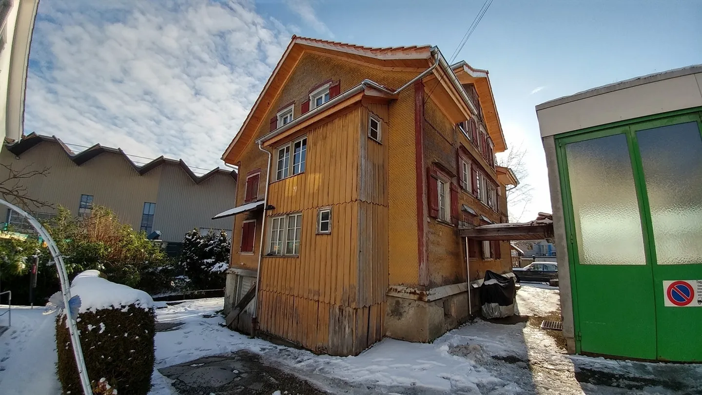 Affordable Living Attic Close to Shopping Centers and Public Transport - Photo 3 of 8