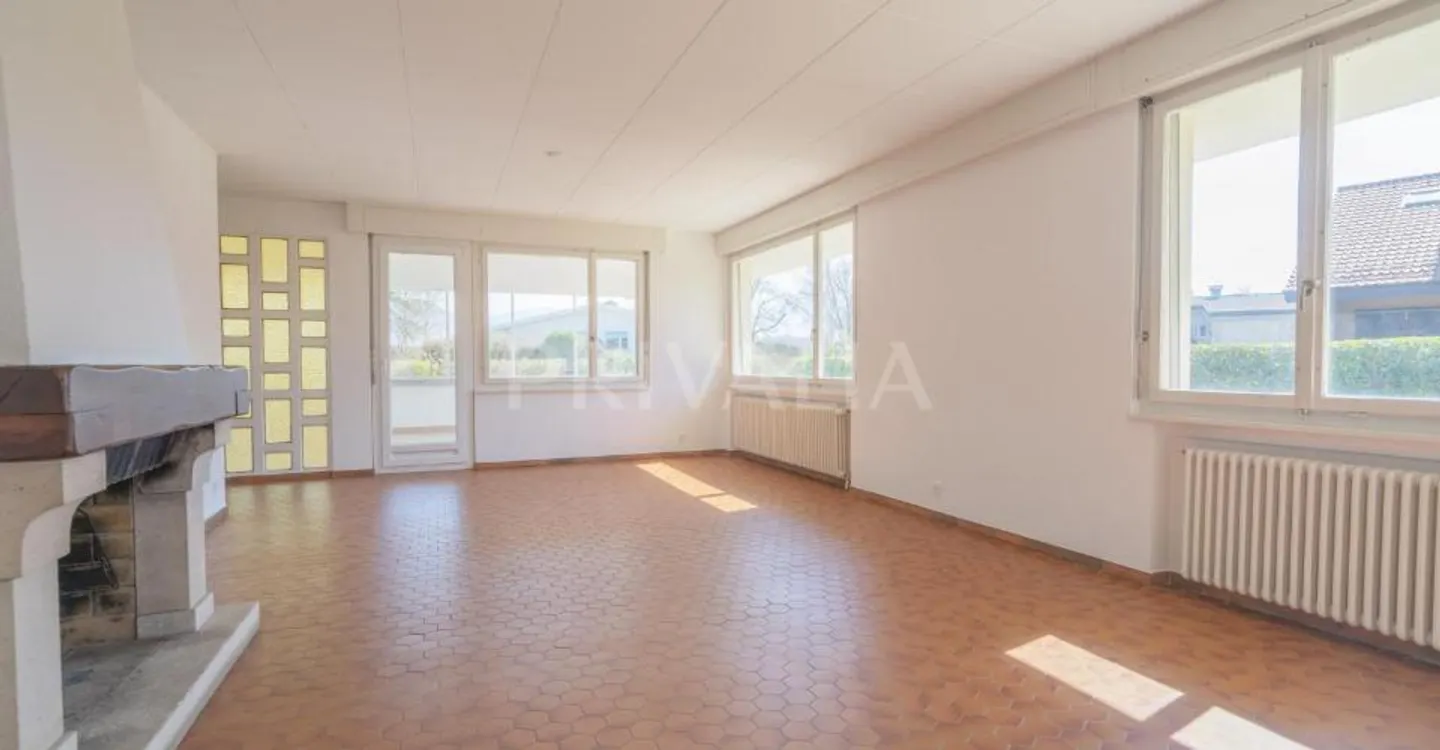 Beautiful single-storey villa with garden in the heart of the Geneva Champagne region - Photo 1 of 10