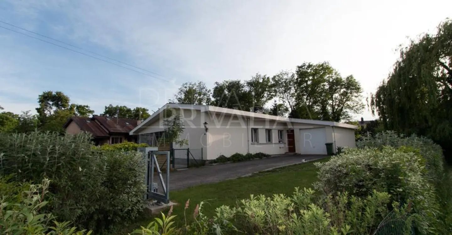 Beautiful single-storey villa with garden in the heart of the Geneva Champagne region - Photo 9 of 10