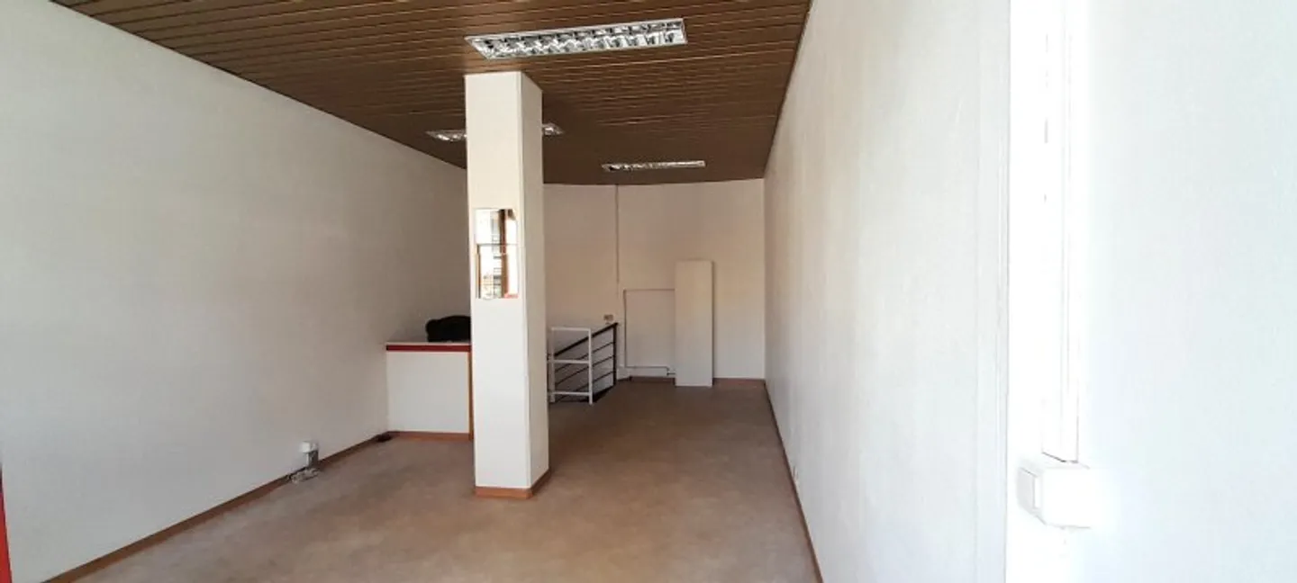 Edificio ad uso misto in affitto - Foto 2 di 9
