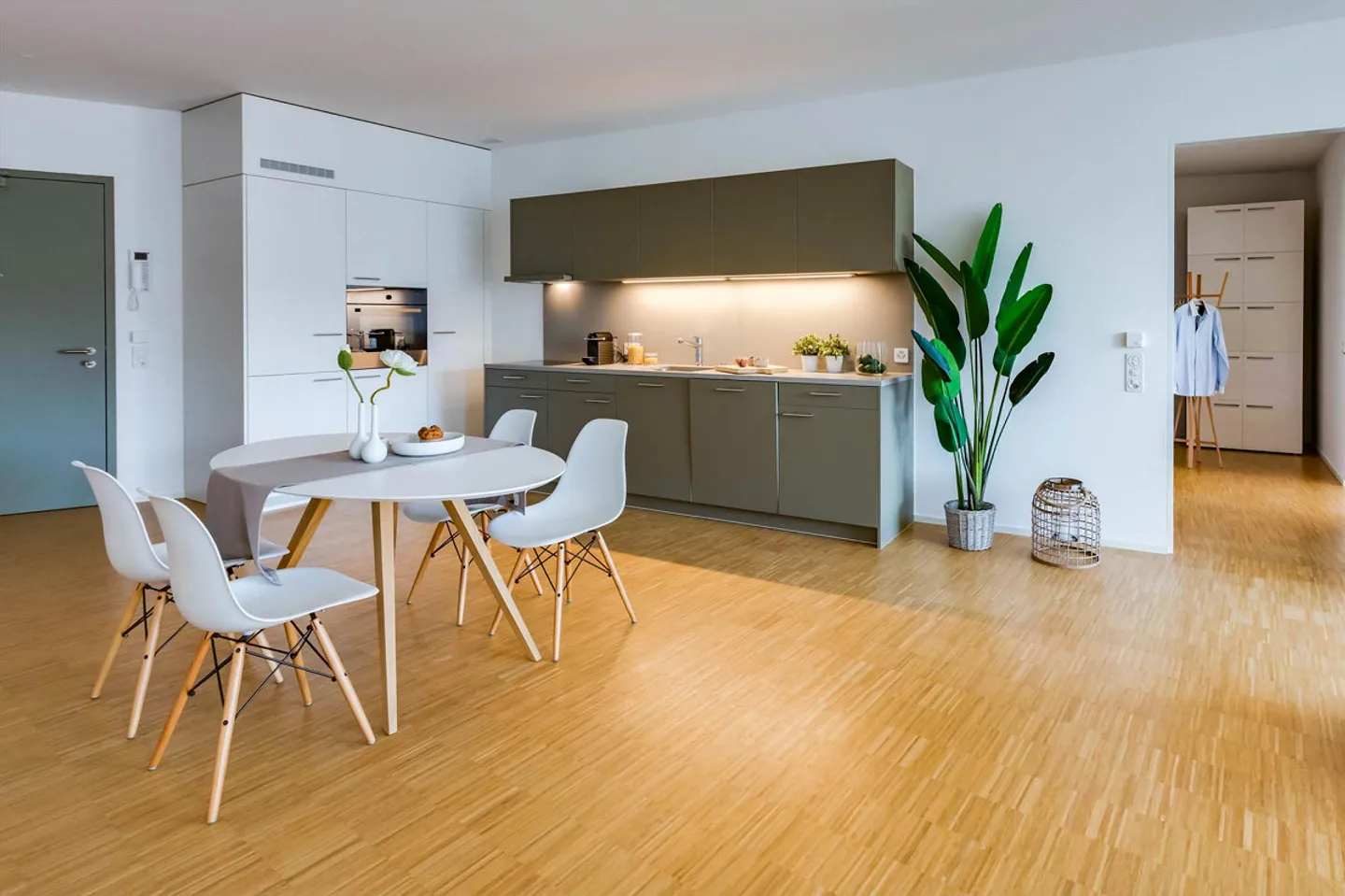 Stylish 3.5-Room Apartment - Photo 3 of 11