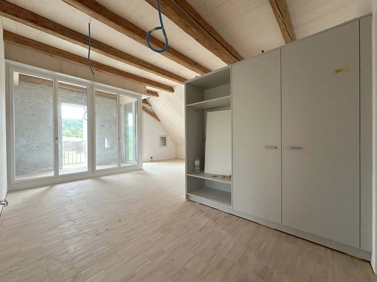 Charmante Dachwohnung in der Natur - Foto 3 von 12