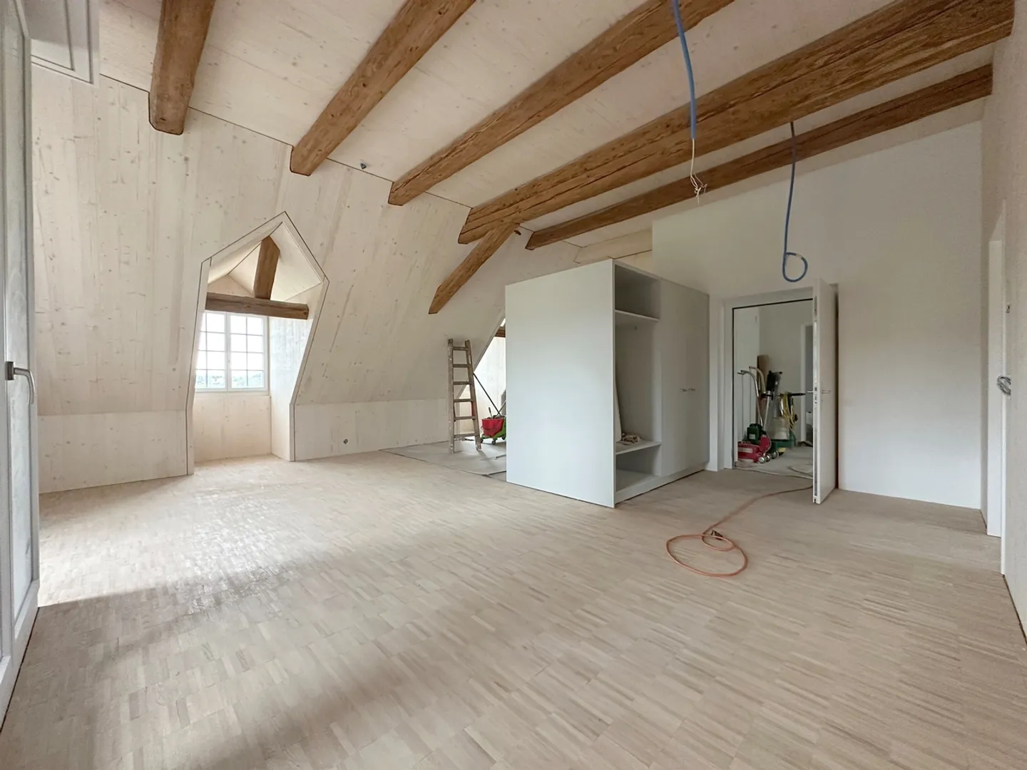 Charmante Dachwohnung in der Natur - Foto 4 von 12