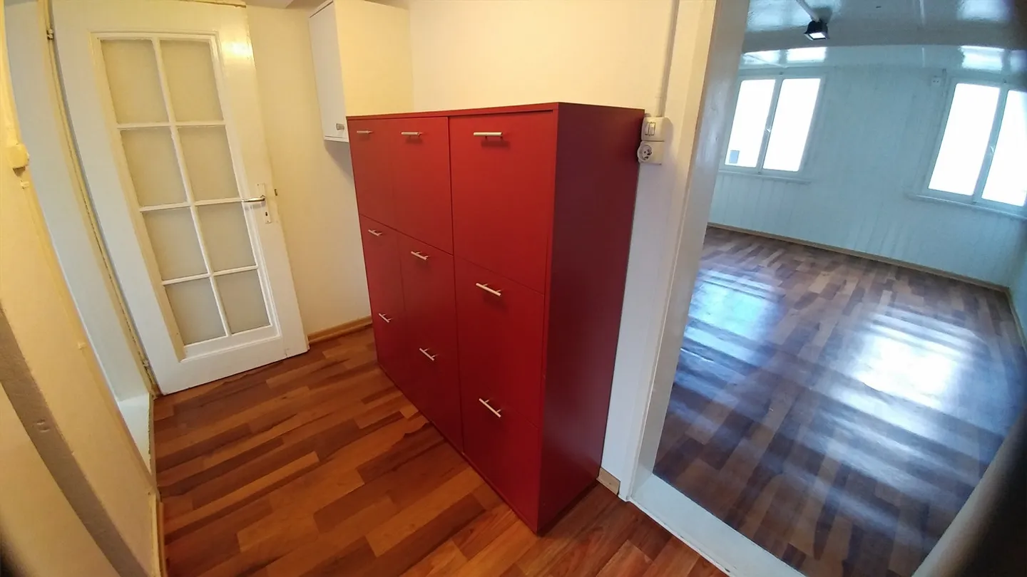 Affordable Living Attic Close to Shopping Centers and Public Transport - Photo 5 of 8