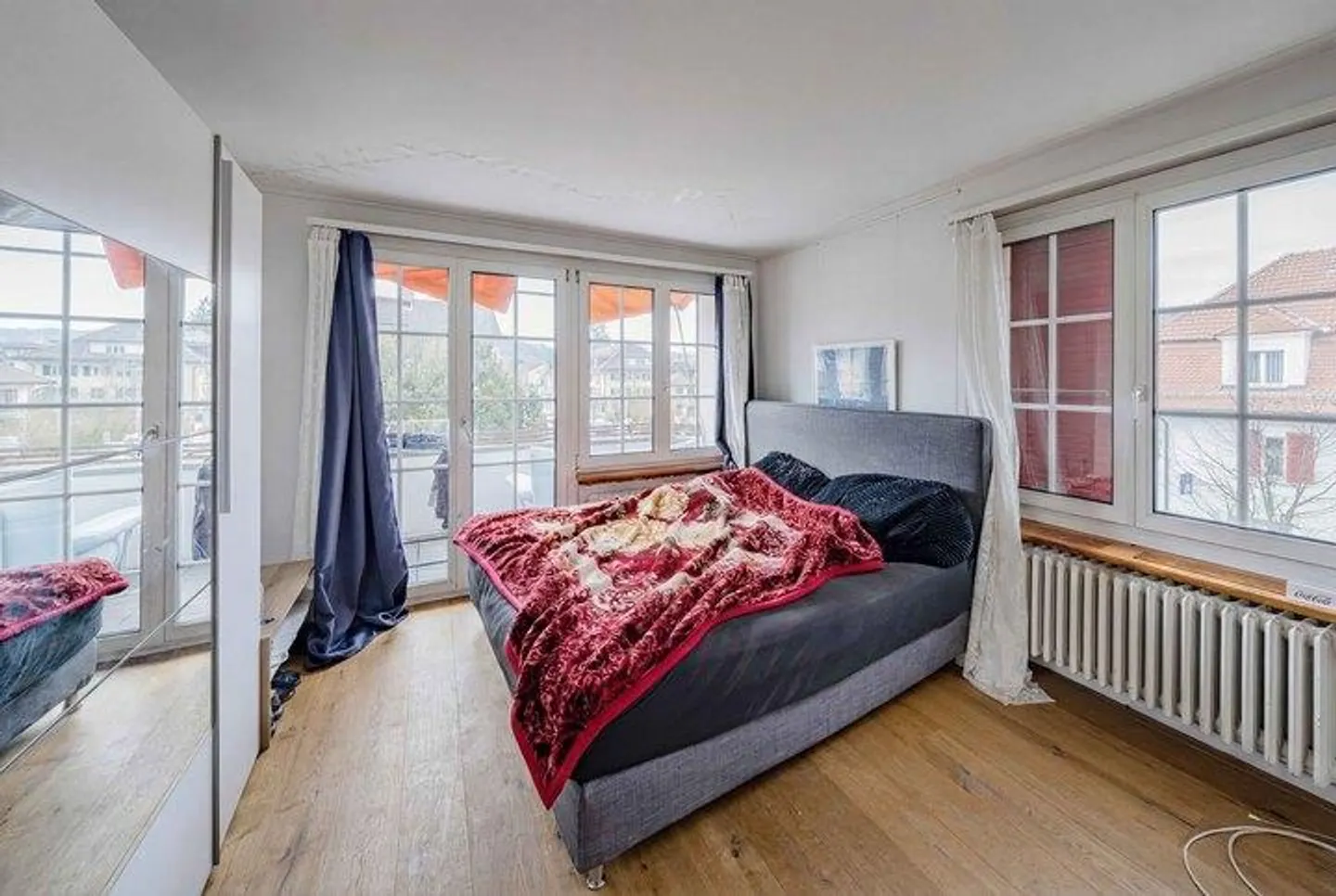 Bâtiment résidentiel et commercial rentable avec restaurant et appartements - Photo 6 sur 8
