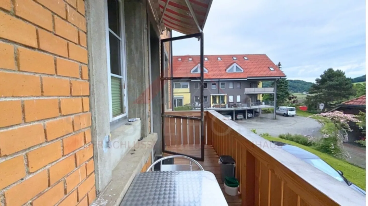 Affascinante casa plurifamiliare a Grasswil BE - ben tenuta, solida e con un rendimento del 4,8% - Foto 6 di 17