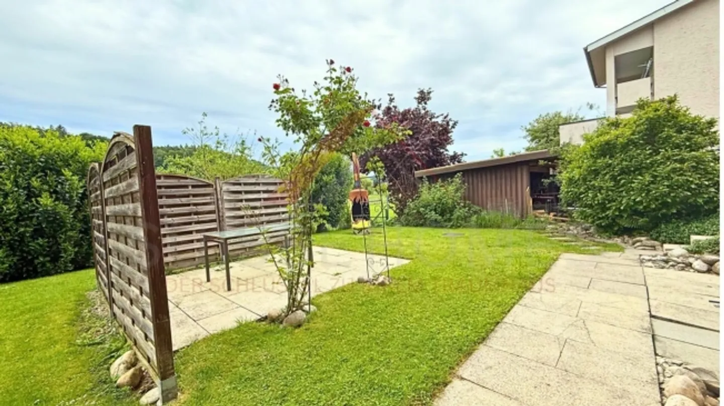 Affascinante casa plurifamiliare a Grasswil BE - ben tenuta, solida e con un rendimento del 4,8% - Foto 7 di 17