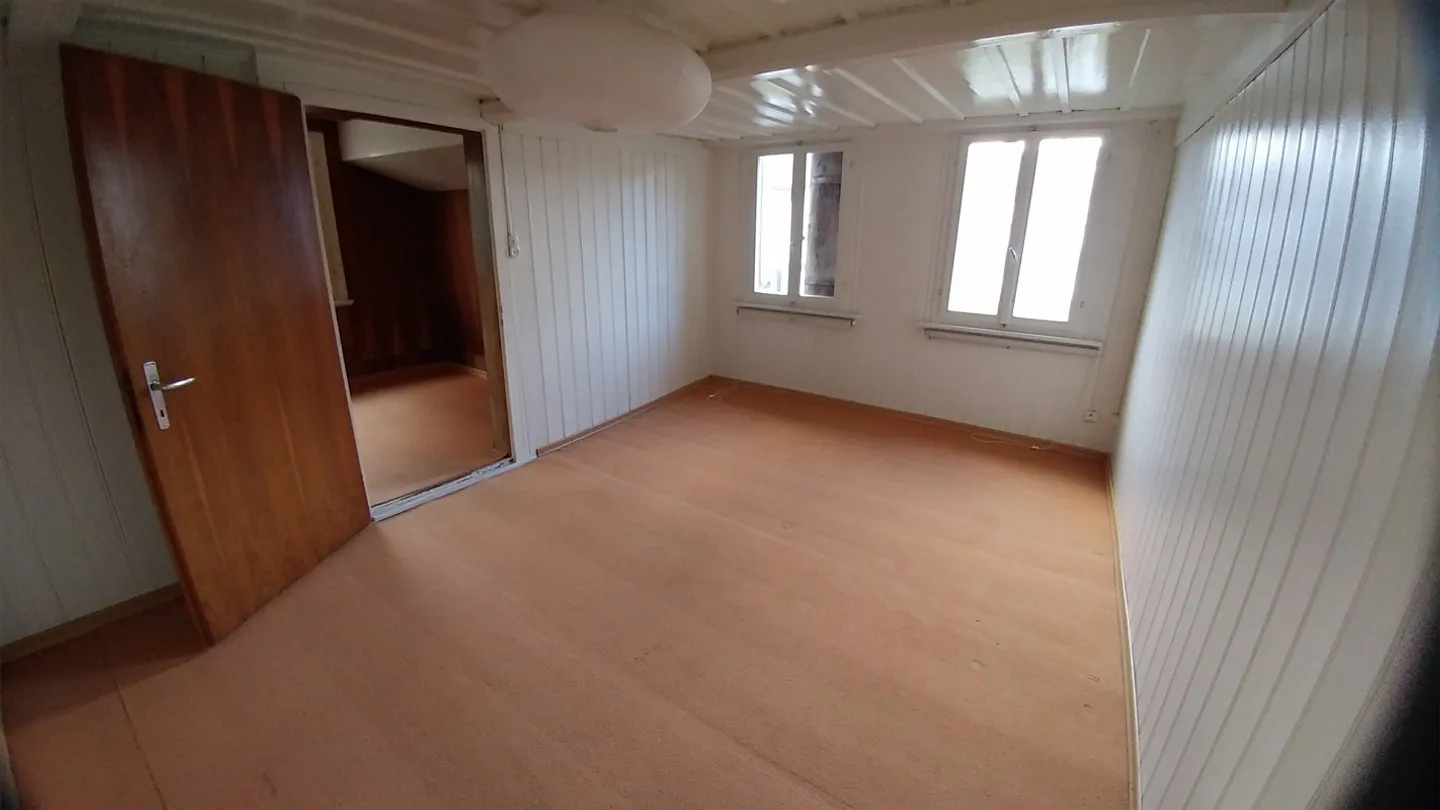 Affordable Living Attic Close to Shopping Centers and Public Transport - Photo 8 of 8