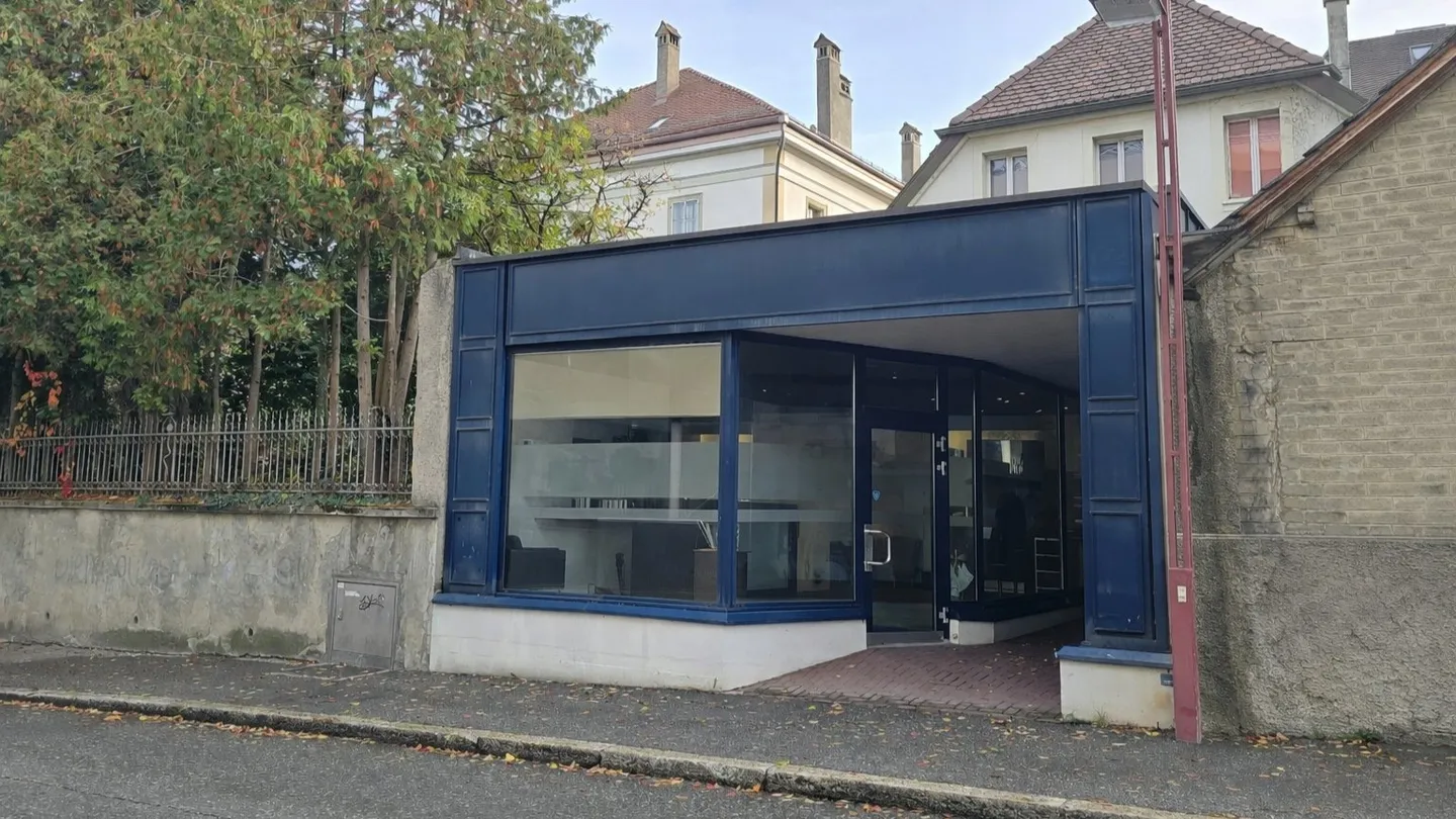 Spazio Commerciale a Bulle - Foto 1 di 3