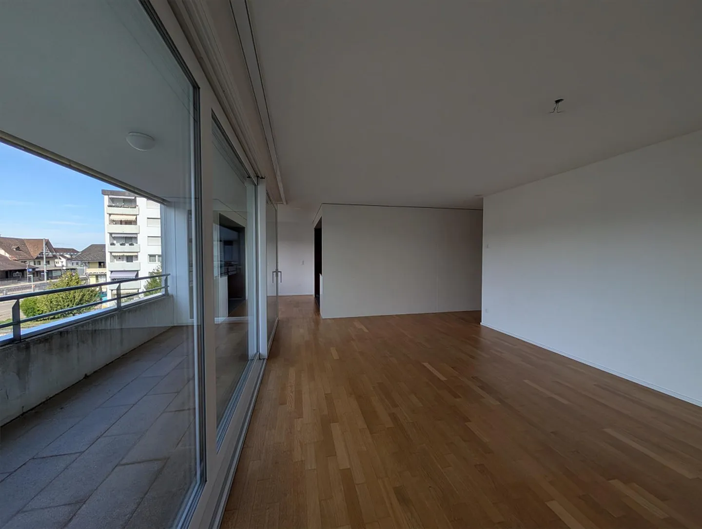 Light-flooded 3.5-room apartment - Photo 6 of 13