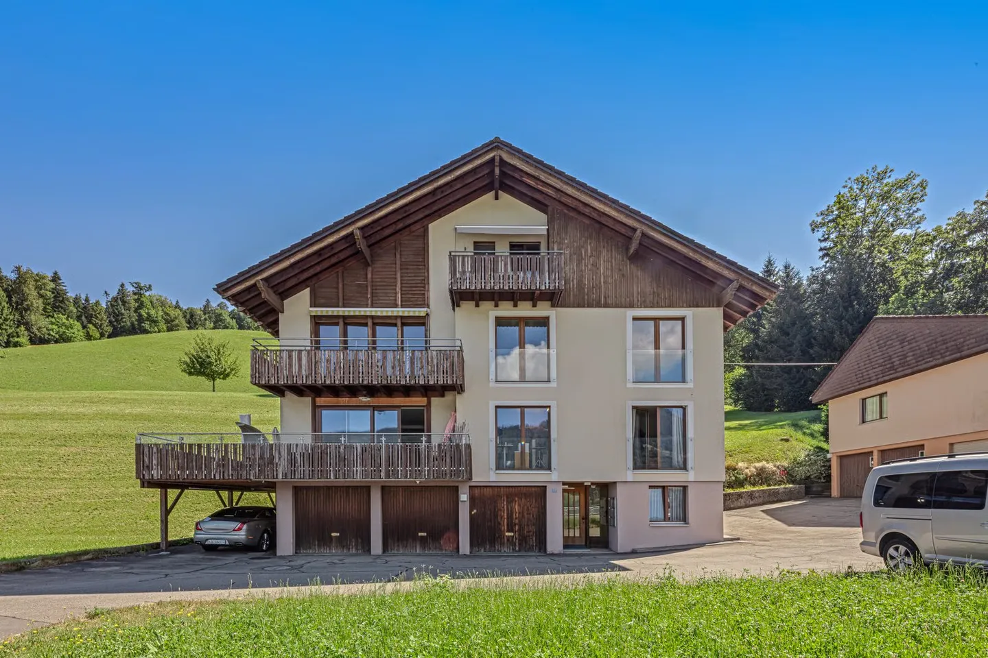 Your Loge Place Above Lake Ägeri - Photo 5 of 6