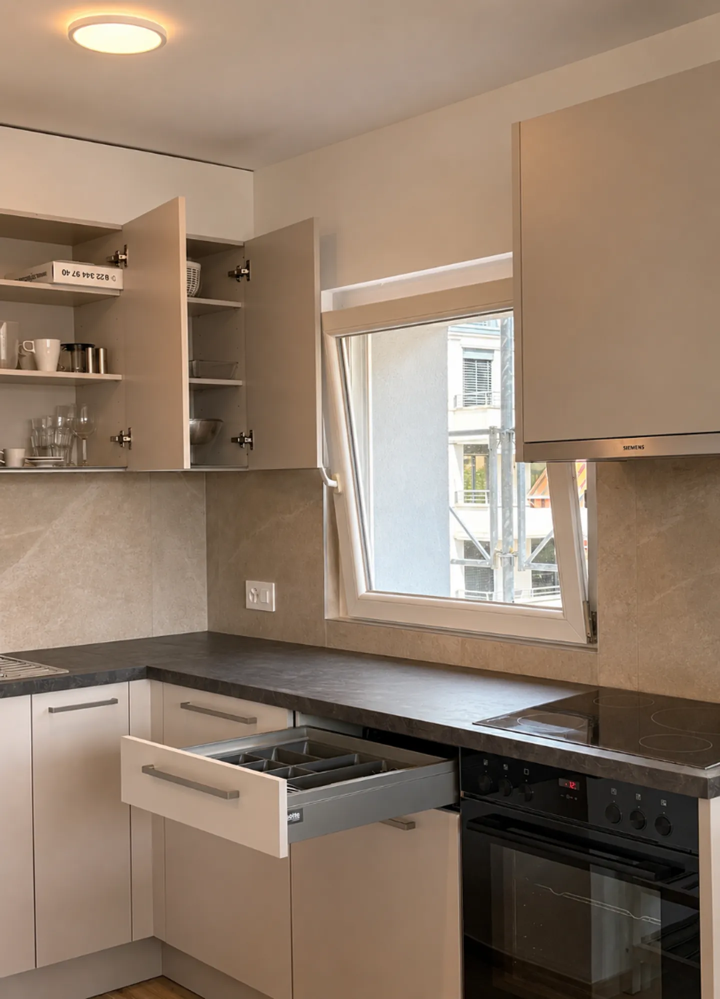 Monolocale arredato con balcone – Losanna CHF 1.670.–/mese, spese incluse - Foto 2 di 5