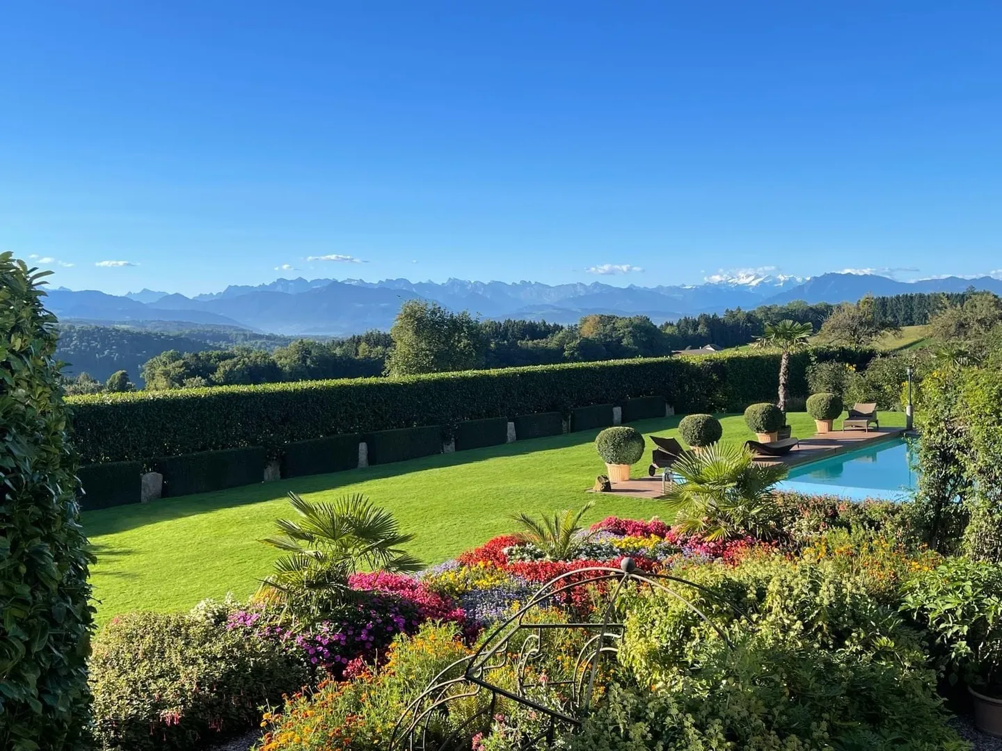 Exklusive Villa mit Pool und Aussicht - Foto 3 von 9