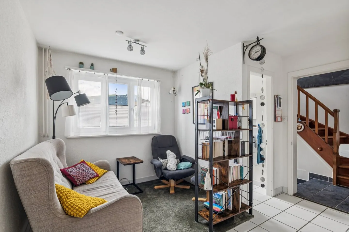 Maison charmante avec grand jardin et agencement polyvalent - Photo 3 sur 8
