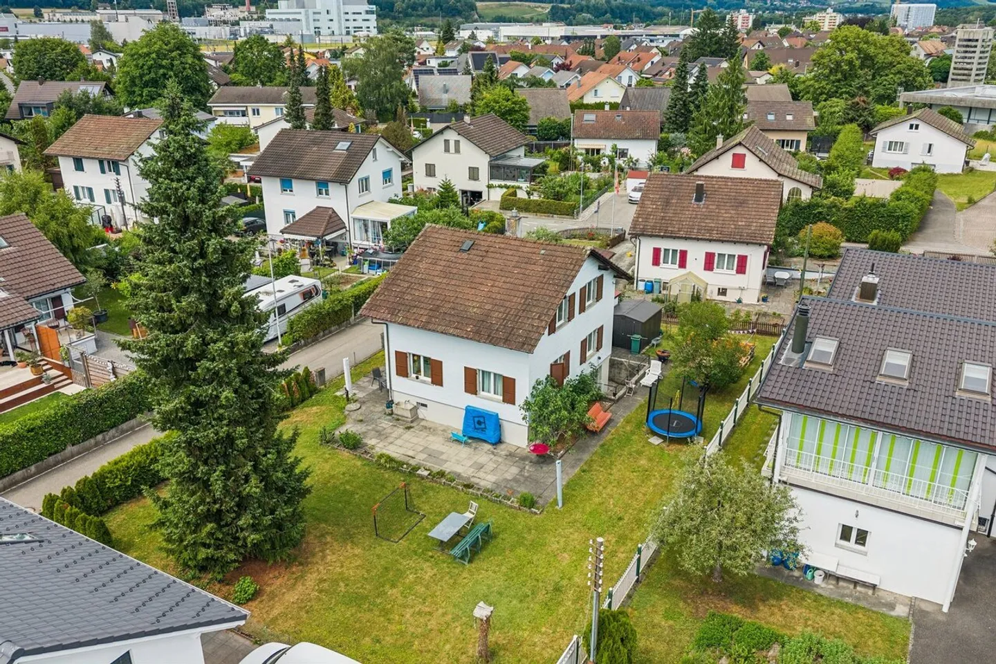 Maison charmante avec grand jardin et agencement polyvalent - Photo 1 sur 8