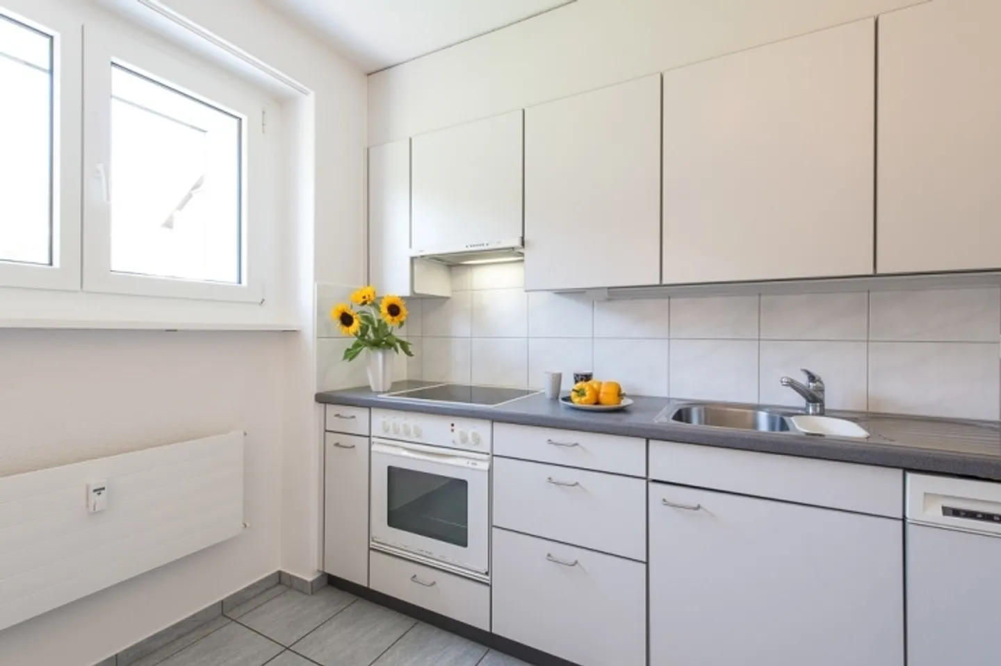 Helle Wohnung mit grossem Balkon - Foto 2 von 8
