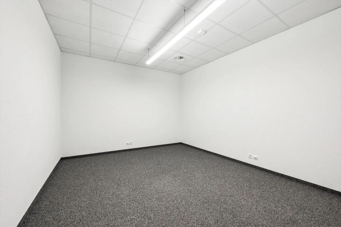 Bureau lumineux et moderne à louer à Unterentfelden - Photo 9 sur 9