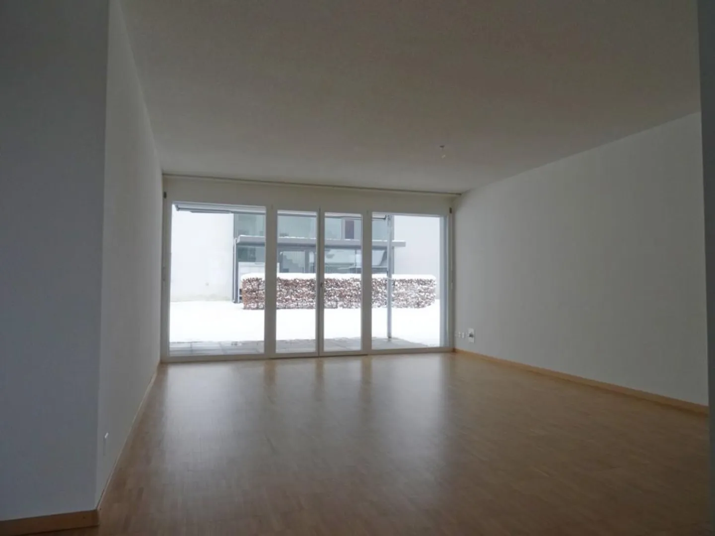 Quiet Ground Floor Apartment in Central Location - Photo 3 of 5