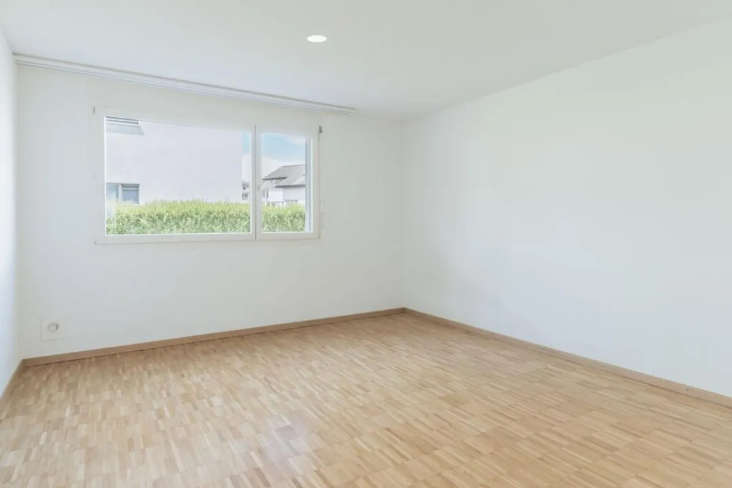 Quiet Ground Floor Apartment in Central Location - Photo 5 of 5