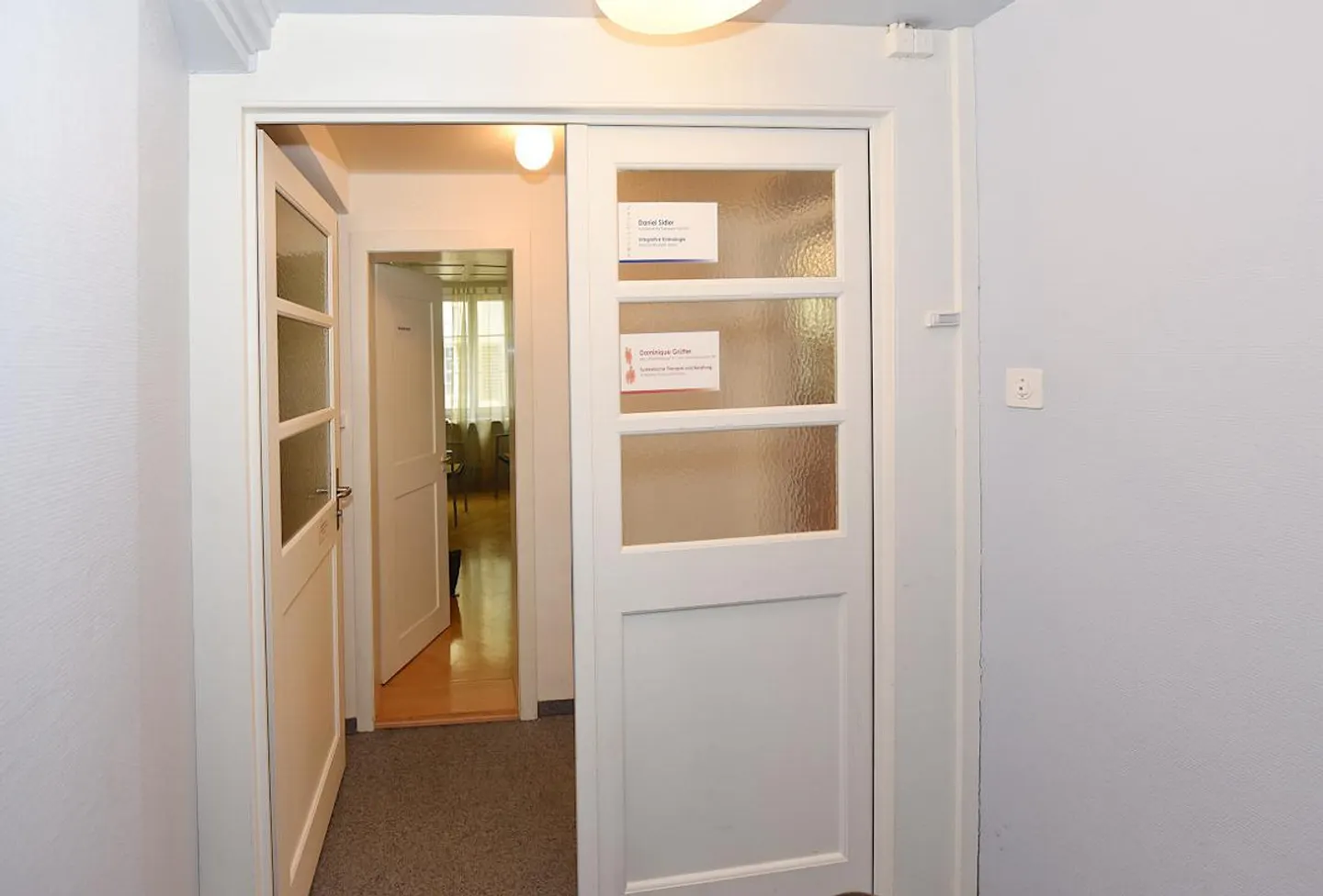Zentrale Büro- oder Praxisräume - Foto 10 von 13