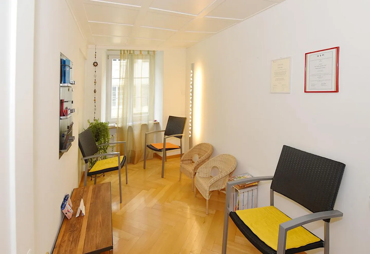 Zentrale Büro- oder Praxisräume - Foto 9 von 13