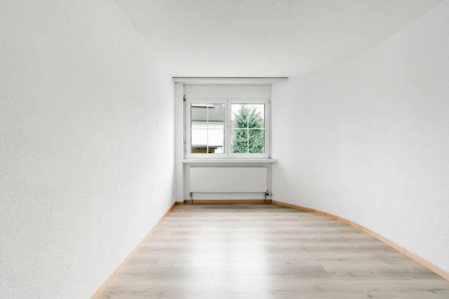 Light-Filled Garden Apartment in a Quiet and Sunny Location - Photo 4 of 11