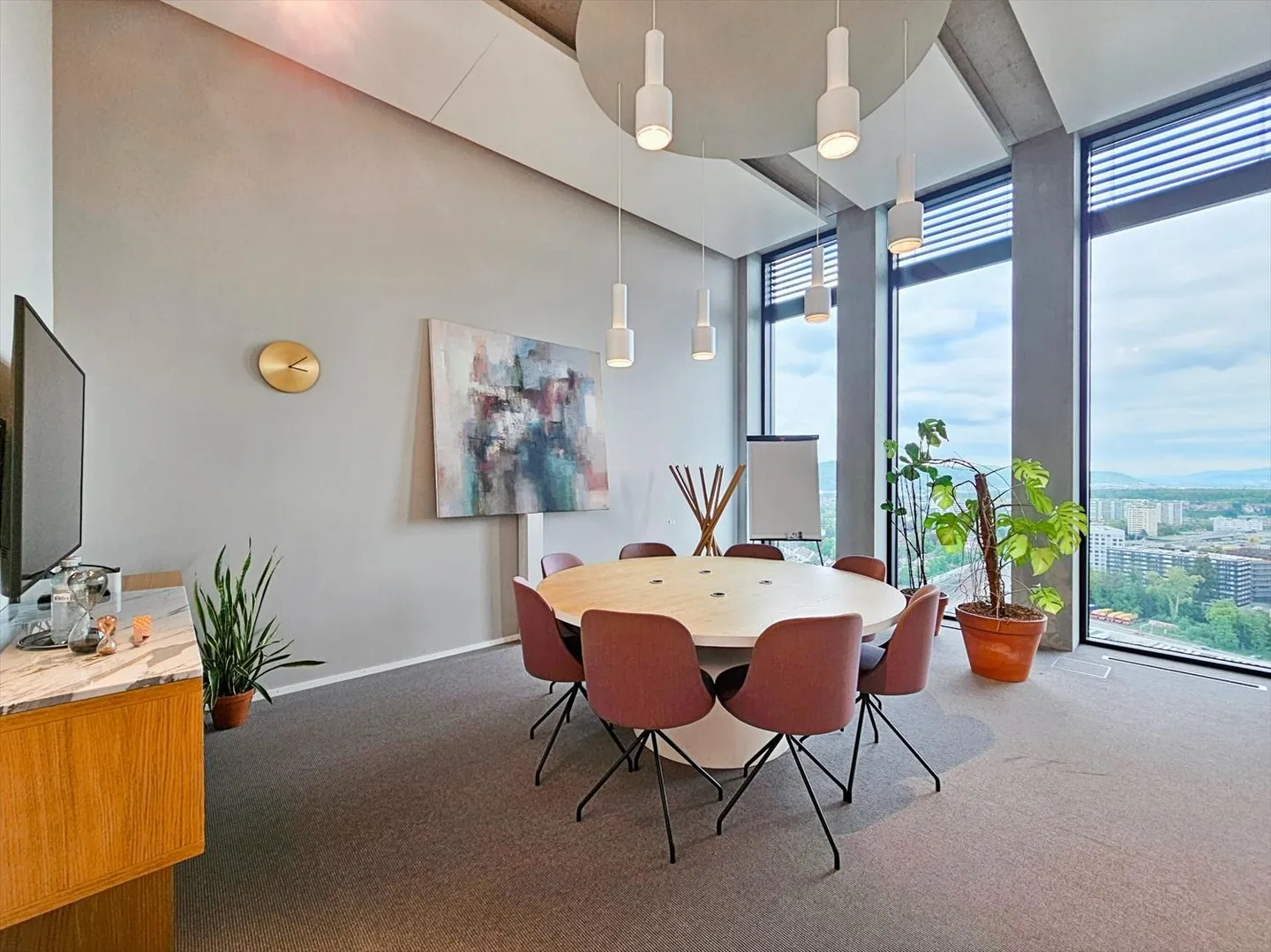 Accès continu à des bureaux en open space pour 10 personnes dans le Spaces Grosspeter Tower - Photo 1 sur 20