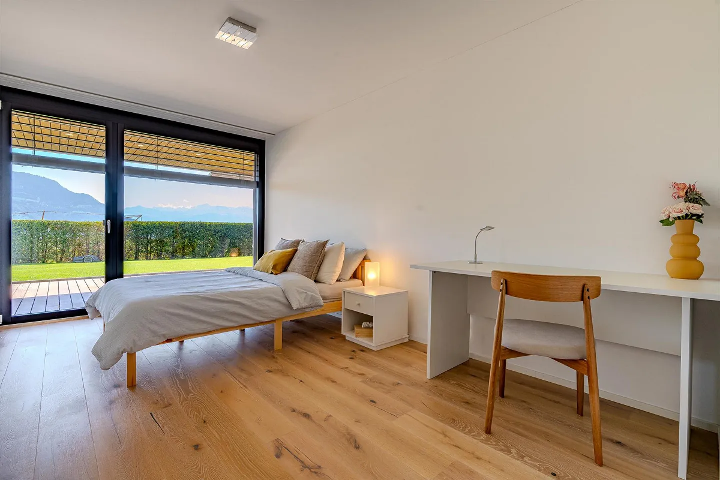 5.5-room terrace apartment with stunning garden & view - Photo 9 of 13