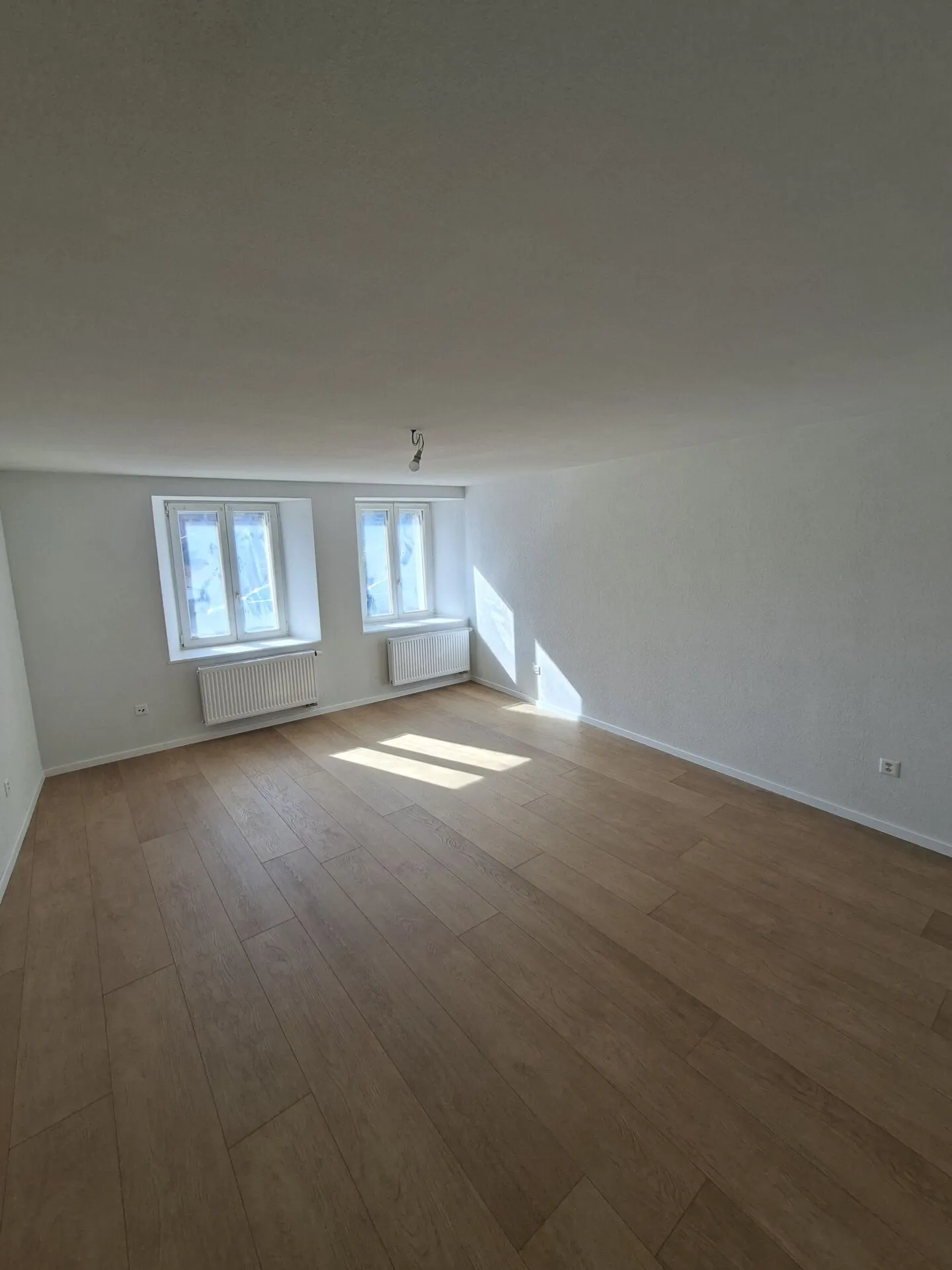 Appartement rénové à Sainte-Croix - Photo 2 sur 5