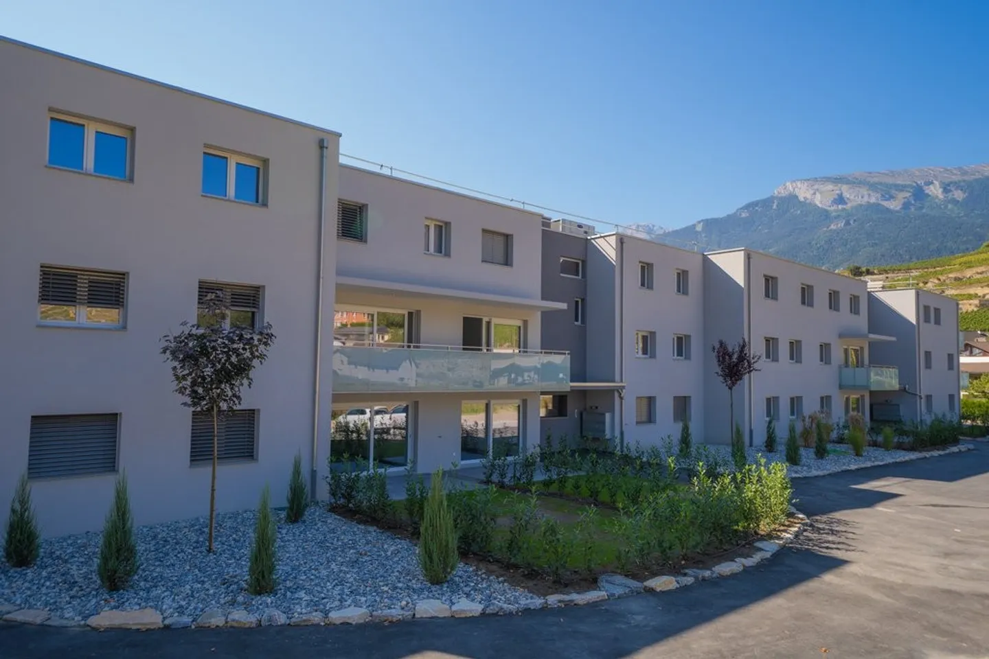 Appartement de 3,5 pièces au rez-de-chaussée avec terrasse - Photo 1 sur 10
