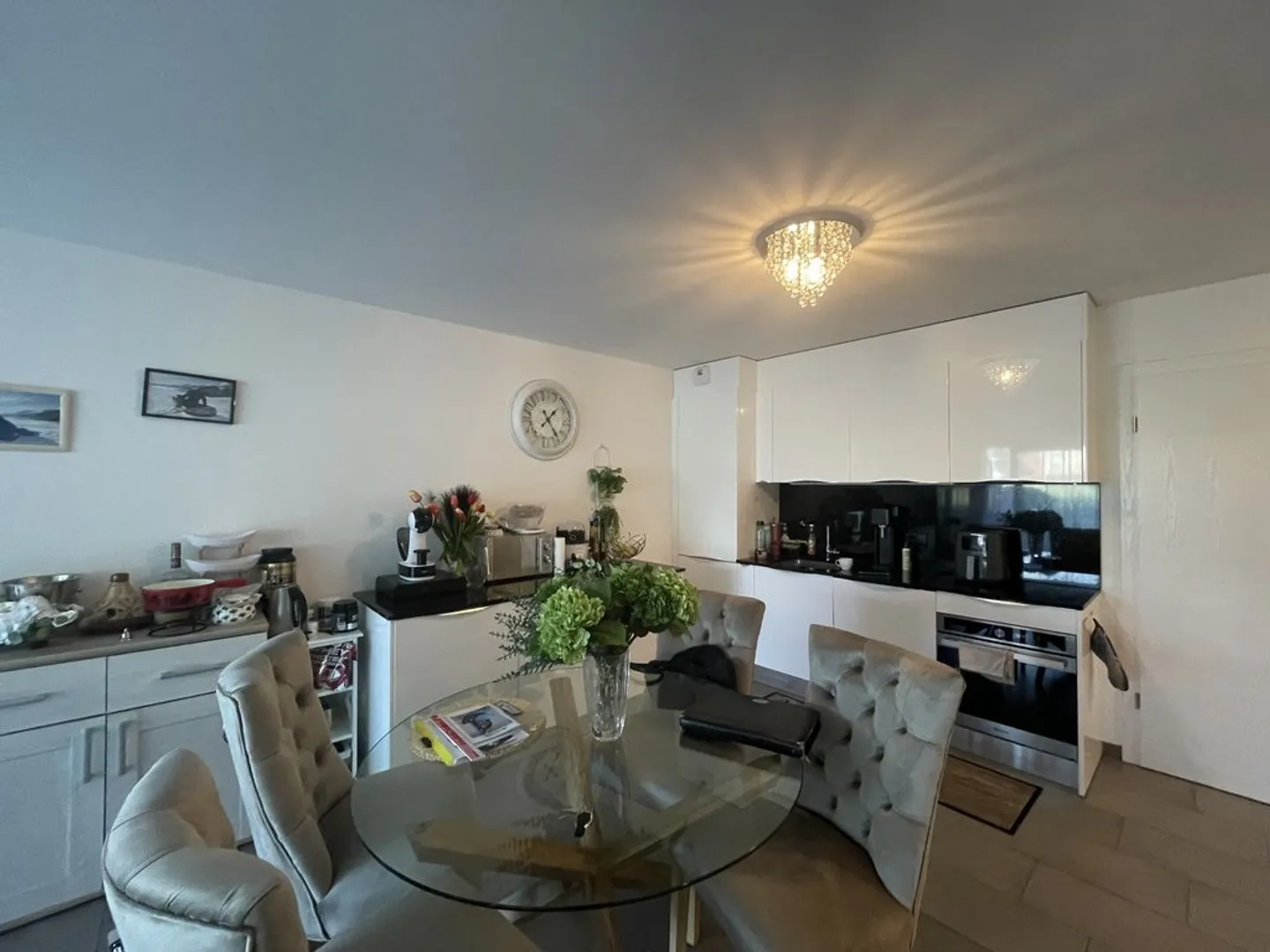 Appartement de 3,5 pièces au rez-de-chaussée avec terrasse - Photo 3 sur 10