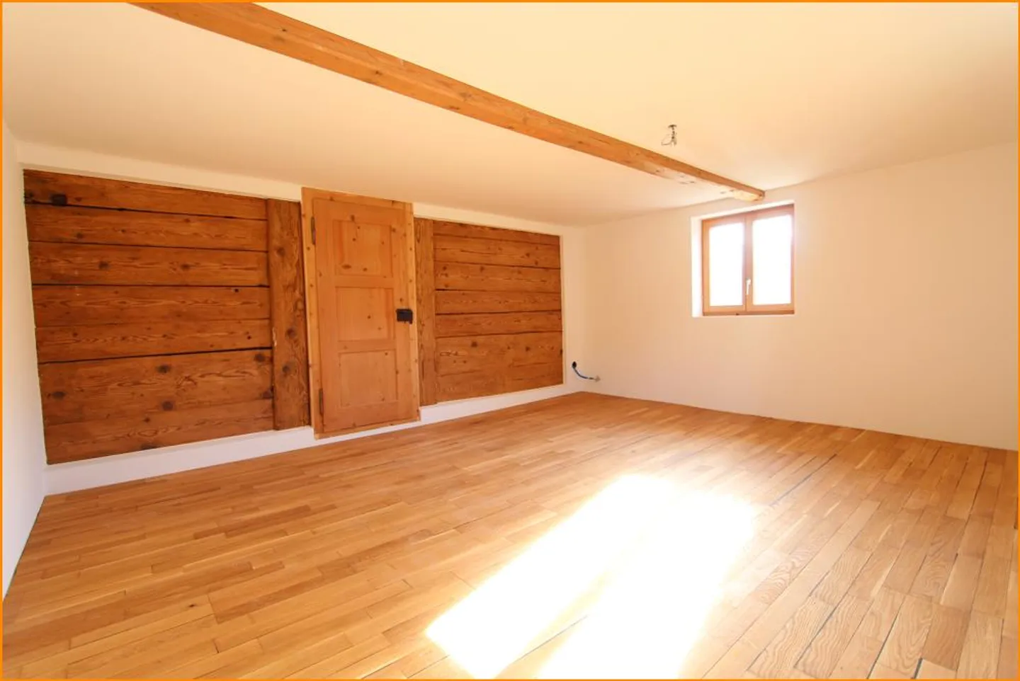 Renovated 5-room apartment in a sun-drenched location. - Photo 4 of 14