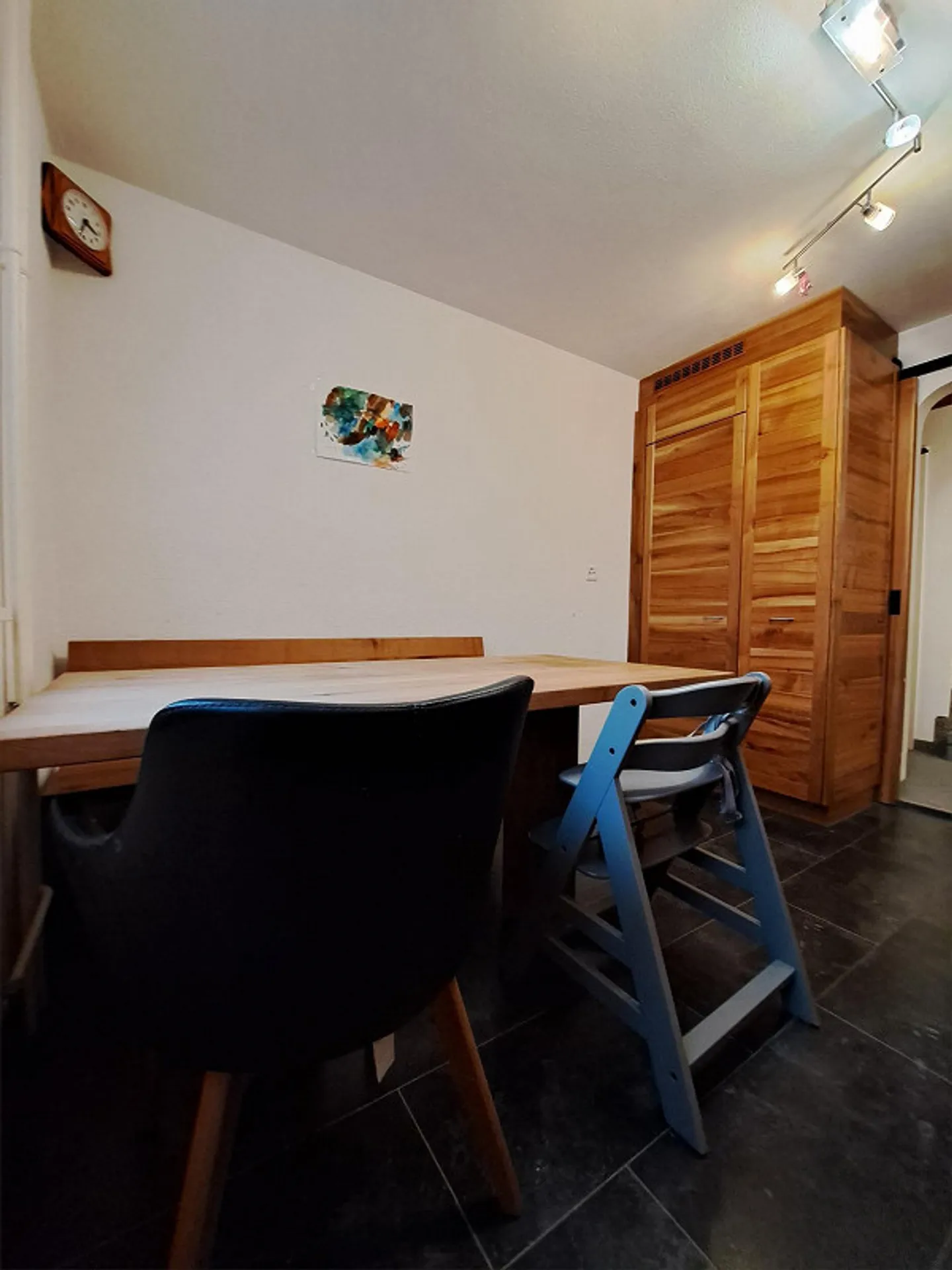 Paradiso familiare con area salotto, pergola, garage singolo e garage doppio - Foto 4 di 15