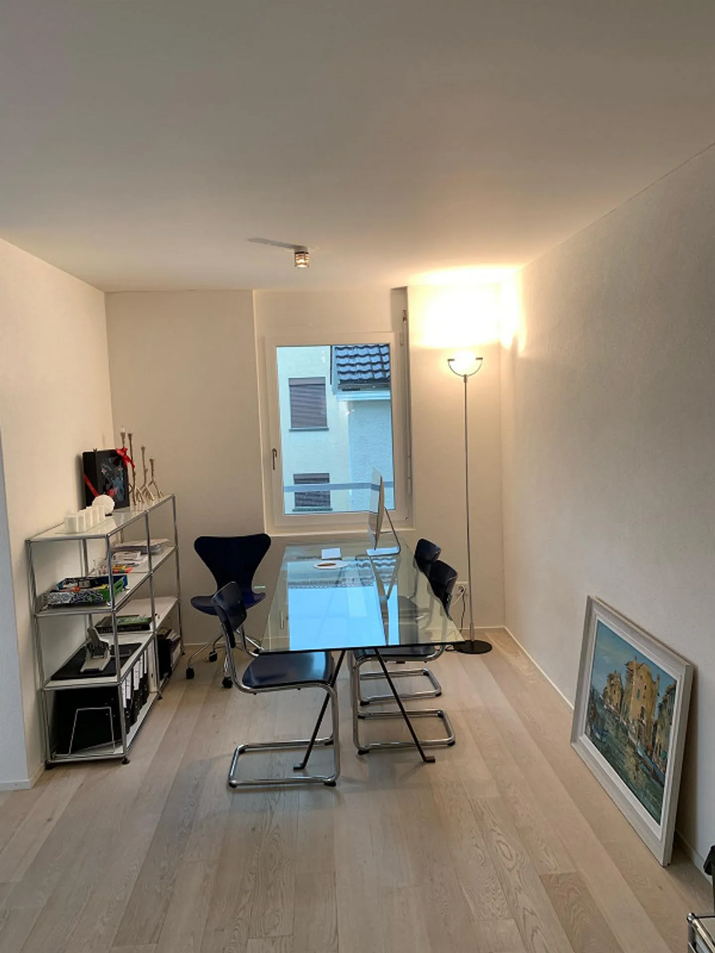 Appartement moderne et pratique de 2,5 pièces avec connexion ferroviaire à Tilia Uster - Photo 4 sur 9