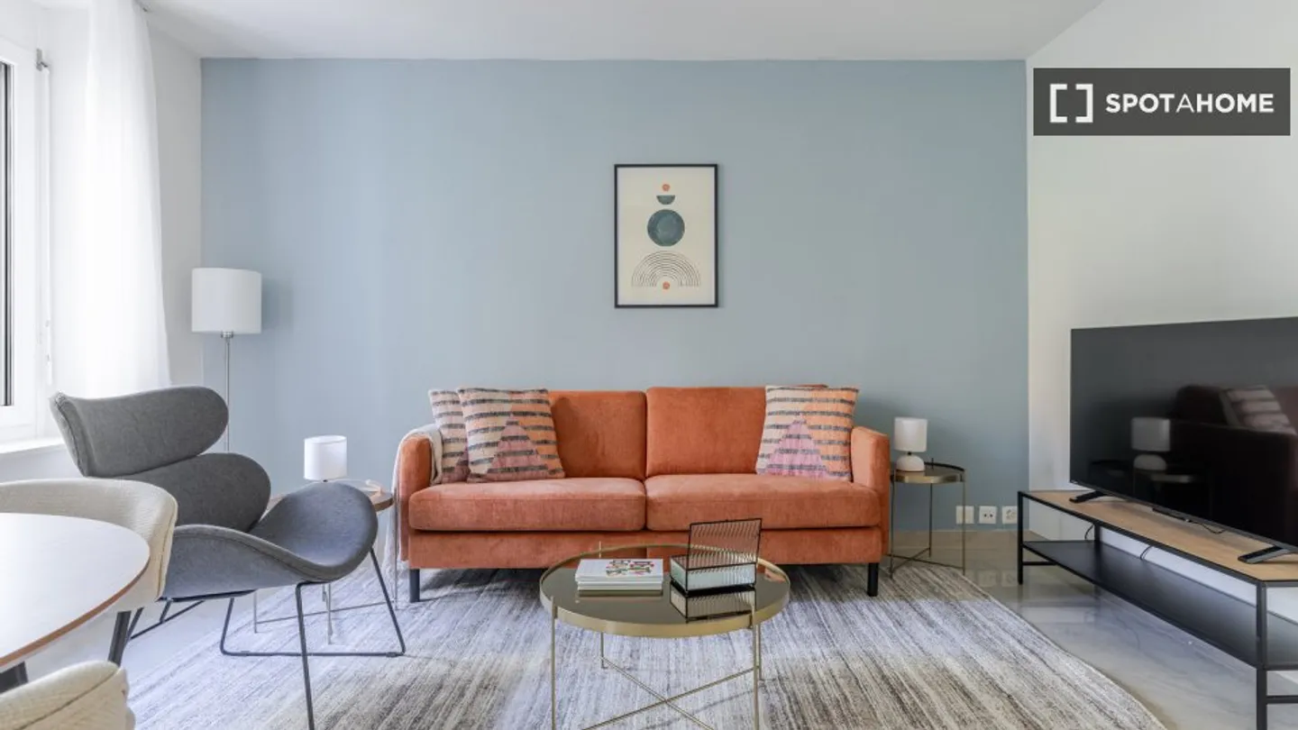 Apartment for rent - Photo 2 of 18