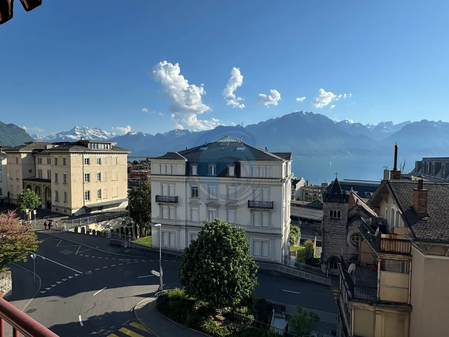 Spazioso appartamento d'angolo di 3,5 locali con vista lago - vicino al centro città - Foto 2 di 13