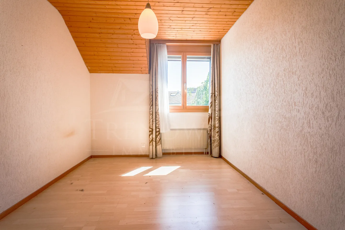 Casa bifamiliare di 4 camere con giardino soleggiato e garage a Worb - Foto 7 di 13