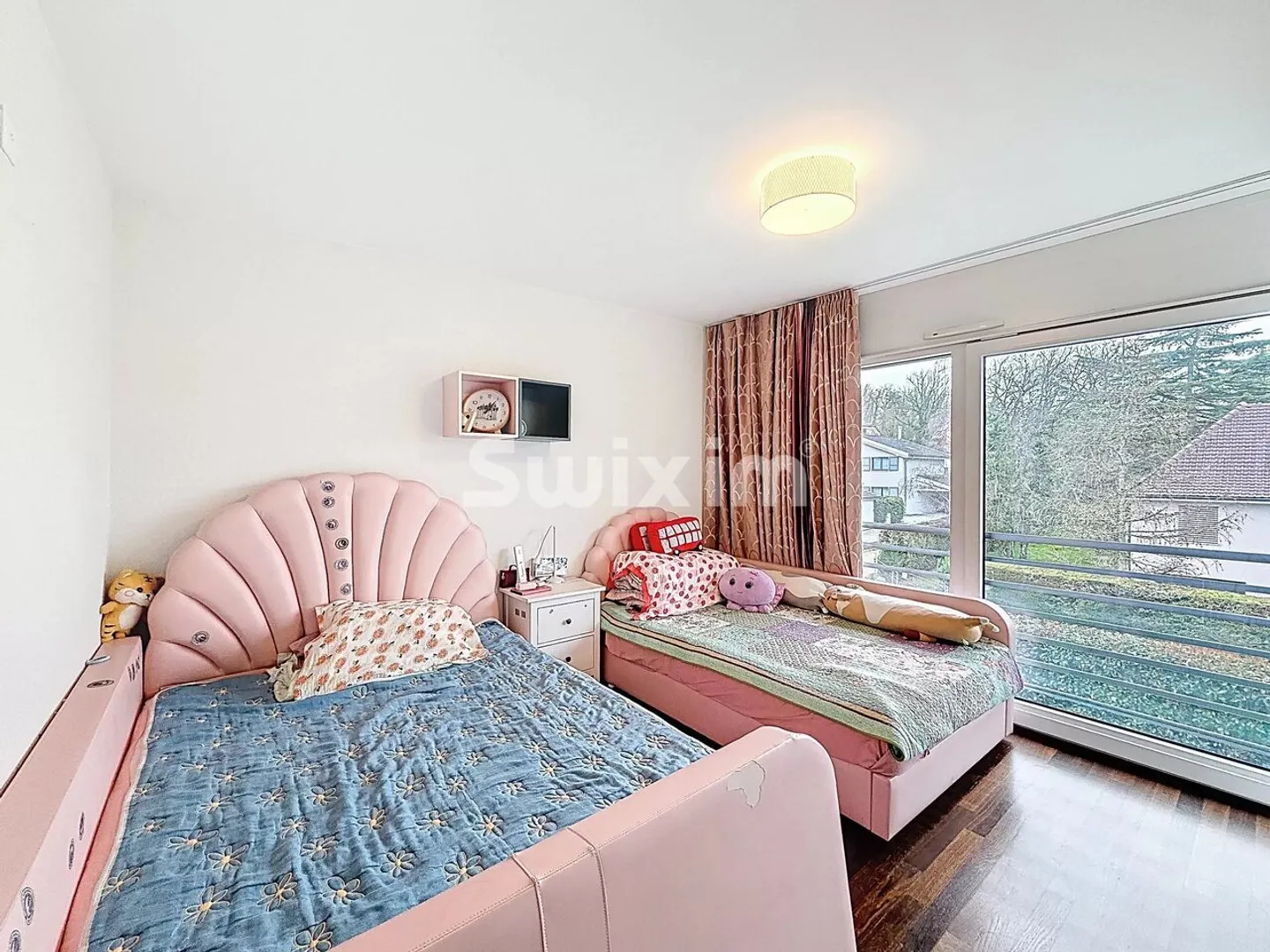 Casa contemporanea con piscina - Foto 7 di 13