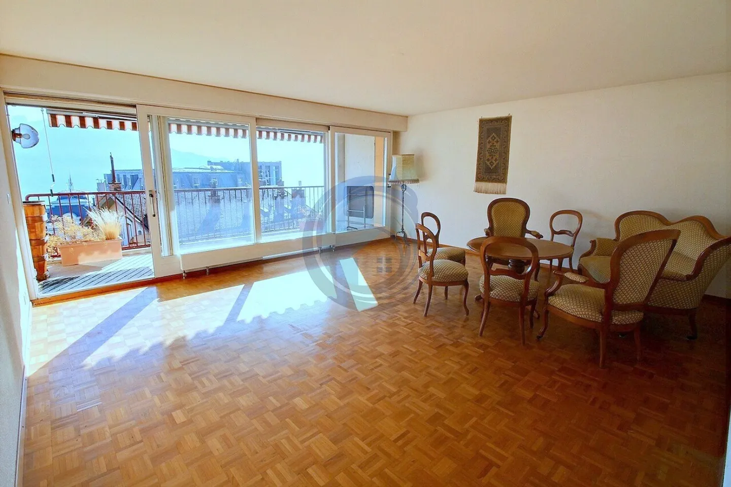 Spazioso appartamento d'angolo di 3,5 locali con vista lago - vicino al centro città - Foto 5 di 13