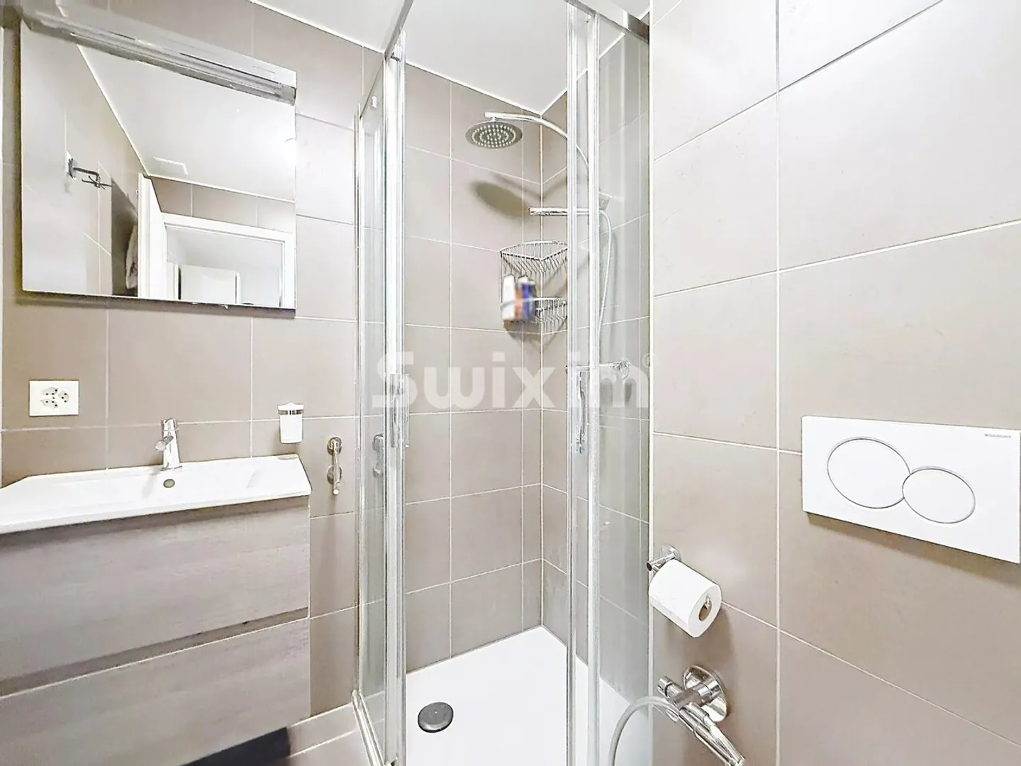 Casa contemporanea con piscina - Foto 10 di 13